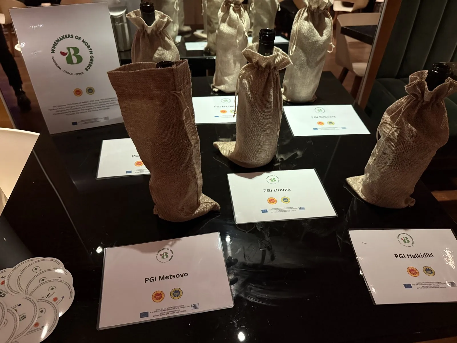 Blind tasting with covered labels: the wines were presented by protected zone of origin.